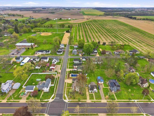 102 1st Street, Brooklyn, WI 53521