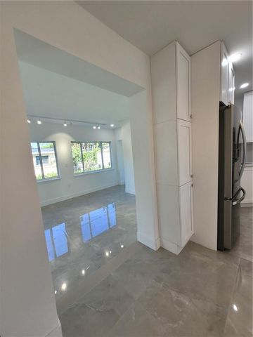 6041 SW 17th Street, Miami, FL 33155