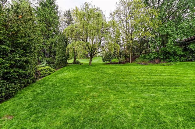 691 Adele Dr, North Huntingdon, PA 15642