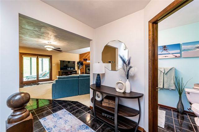 691 Adele Dr, North Huntingdon, PA 15642