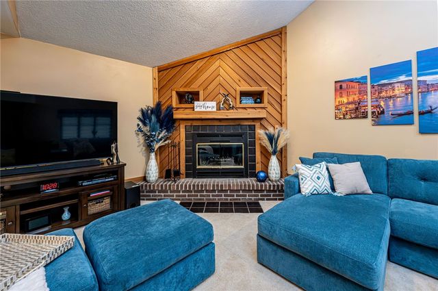 691 Adele Dr, North Huntingdon, PA 15642