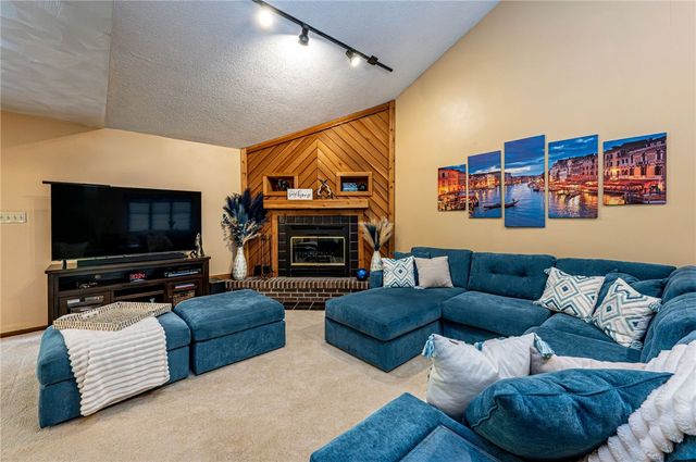 691 Adele Dr, North Huntingdon, PA 15642