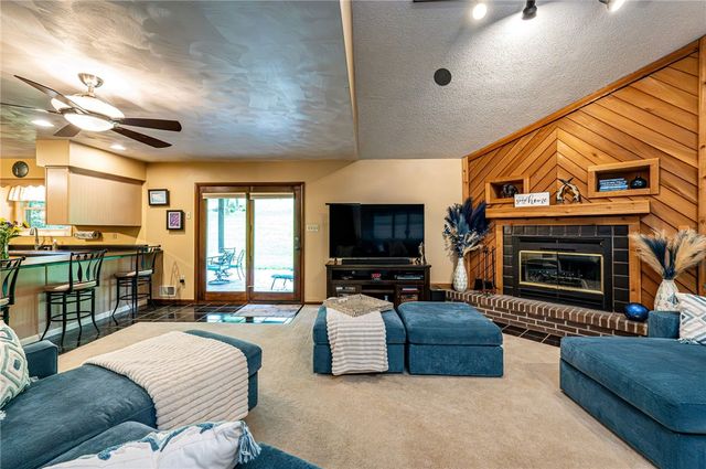 691 Adele Dr, North Huntingdon, PA 15642