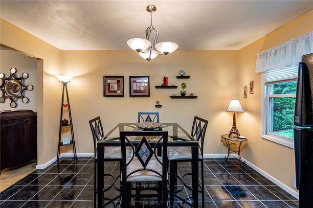 691 Adele Dr, North Huntingdon, PA 15642