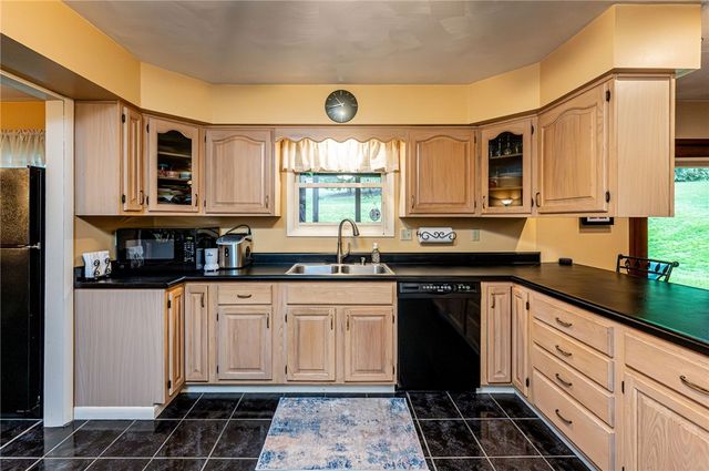 691 Adele Dr, North Huntingdon, PA 15642