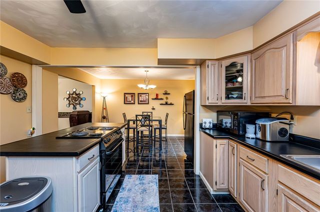 691 Adele Dr, North Huntingdon, PA 15642