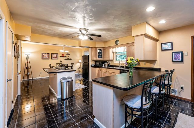 691 Adele Dr, North Huntingdon, PA 15642