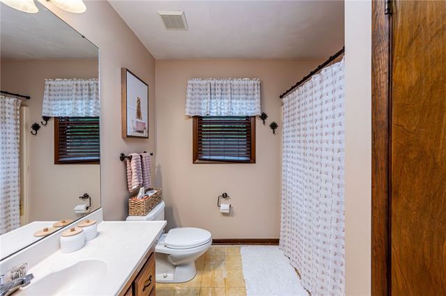 691 Adele Dr, North Huntingdon, PA 15642