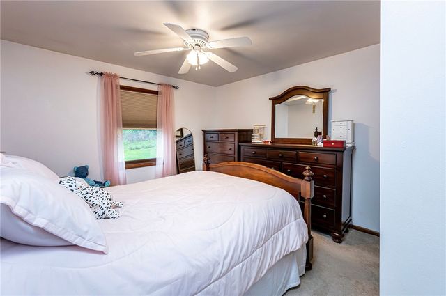 691 Adele Dr, North Huntingdon, PA 15642