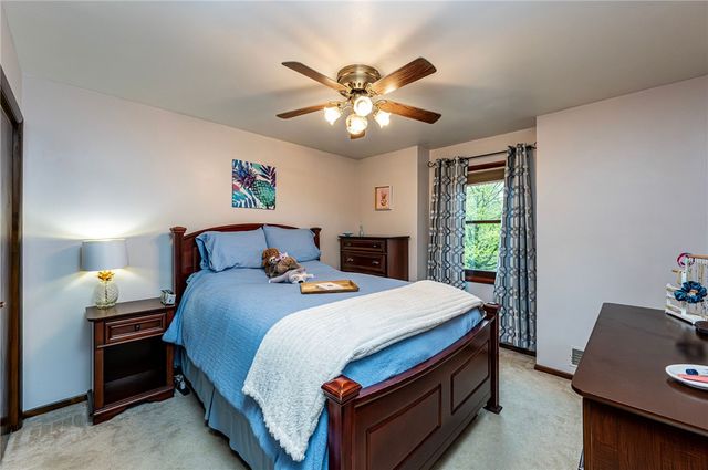 691 Adele Dr, North Huntingdon, PA 15642