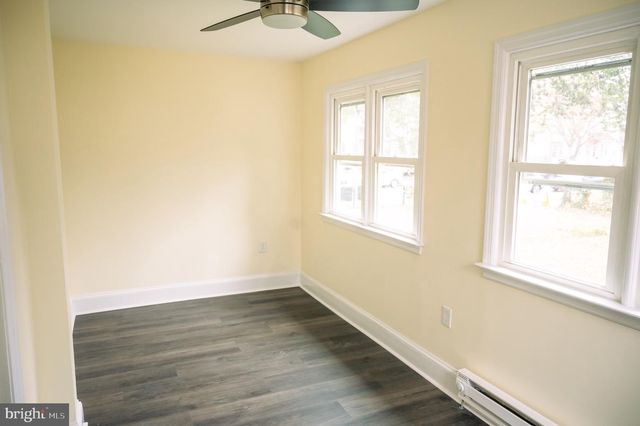 462 LOCUST AVE, Burlington, NJ 08016