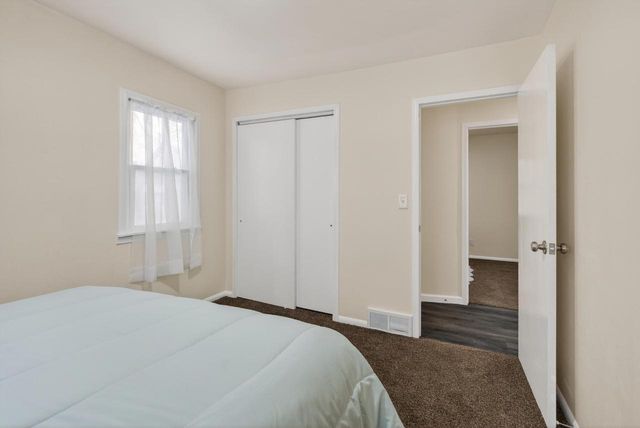 992 Home AVENUE, Menasha, WI 54952