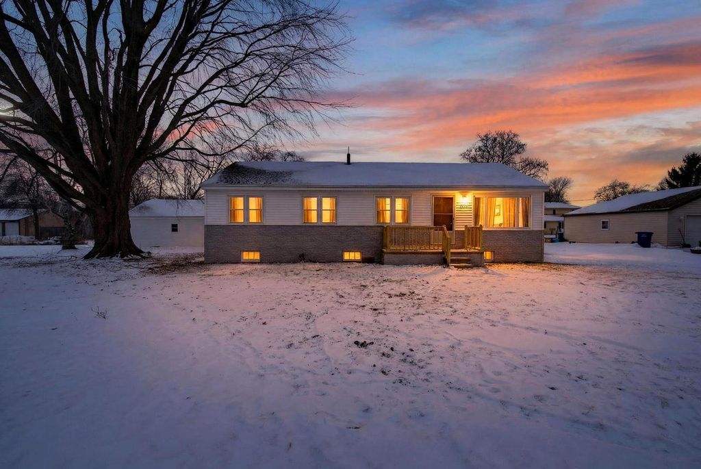 992 Home AVENUE, Menasha, WI 54952