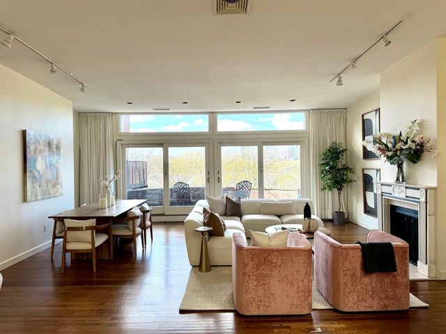 414 Beacon St PH4, Boston, MA 02115