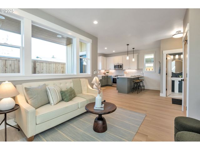7255 Se Duke St Unit 4, Portland, OR 97206