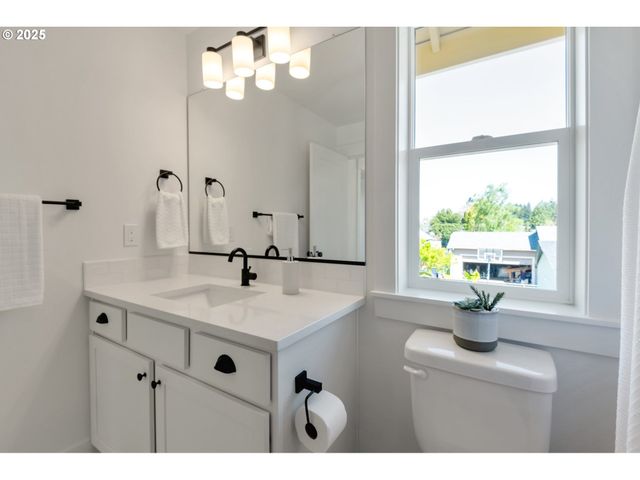 7255 Se Duke St Unit 4, Portland, OR 97206