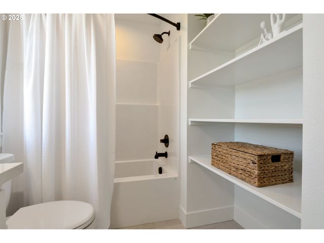 7255 Se Duke St Unit 4, Portland, OR 97206
