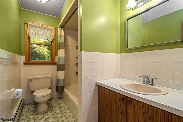 222 Ridge Rd, West Milford Twp., NJ 07480