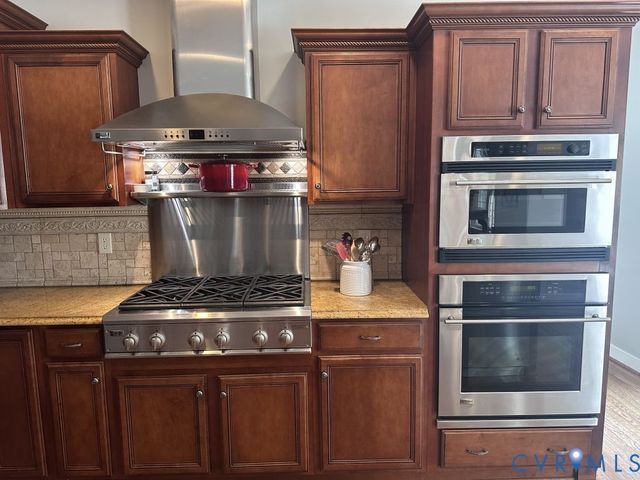 14300 Charter Landing Dr, Midlothian, VA 23114