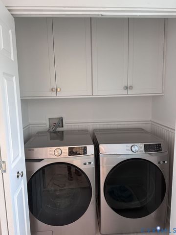 14300 Charter Landing Dr, Midlothian, VA 23114