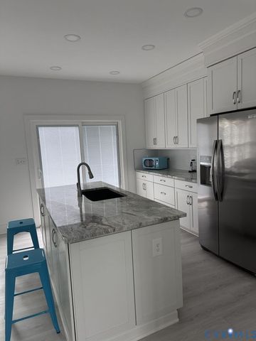 14300 Charter Landing Dr, Midlothian, VA 23114