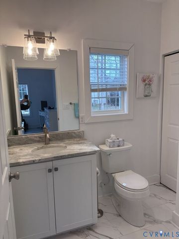 14300 Charter Landing Dr, Midlothian, VA 23114