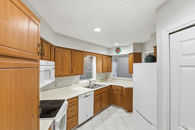 2908 Wood Knoll Lane, Fort Wayne, IN 46804