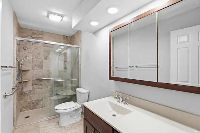 2908 Wood Knoll Lane, Fort Wayne, IN 46804