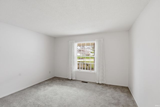 2908 Wood Knoll Lane, Fort Wayne, IN 46804