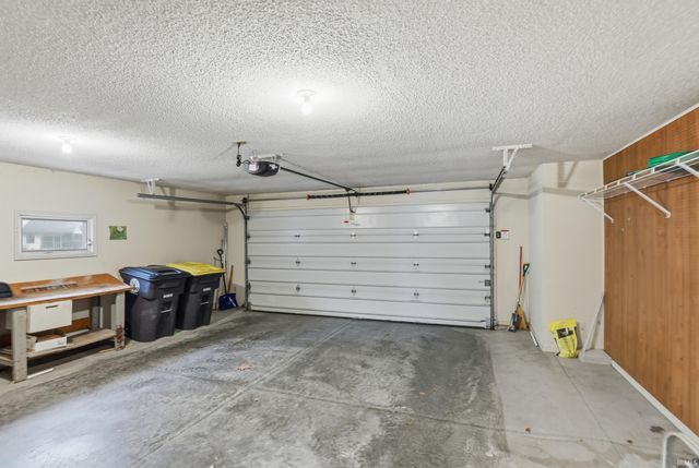 2908 Wood Knoll Lane, Fort Wayne, IN 46804