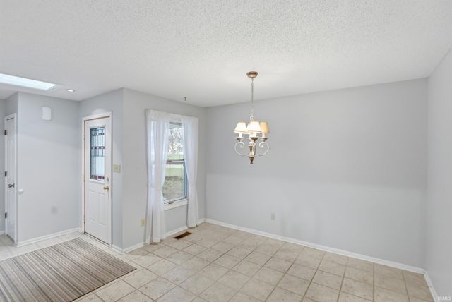 2908 Wood Knoll Lane, Fort Wayne, IN 46804