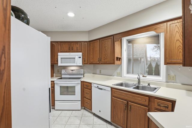 2908 Wood Knoll Lane, Fort Wayne, IN 46804