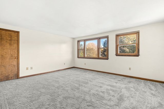 20 Dean Ave, Dracut, MA 01826