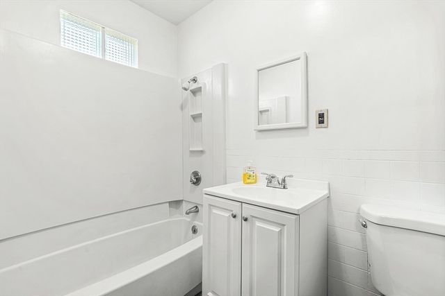 20 Dean Ave, Dracut, MA 01826