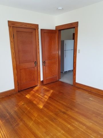 20 Dean Ave, Dracut, MA 01826