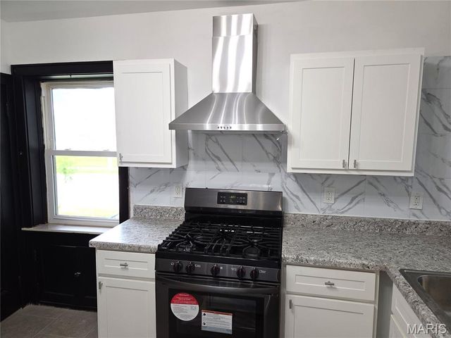 8578 Drury Lane, St Louis, MO 63147