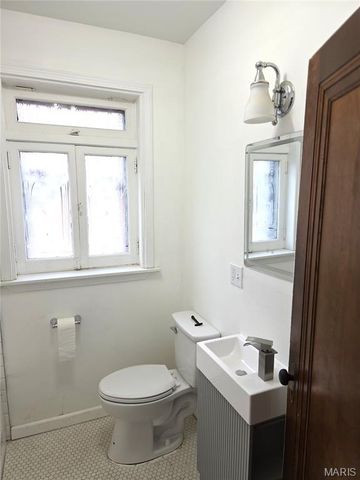 8578 Drury Lane, St Louis, MO 63147