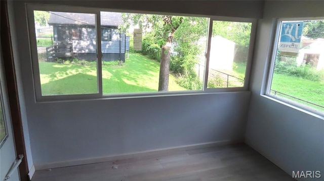 8578 Drury Lane, St Louis, MO 63147