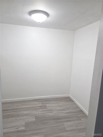 8578 Drury Lane, St Louis, MO 63147