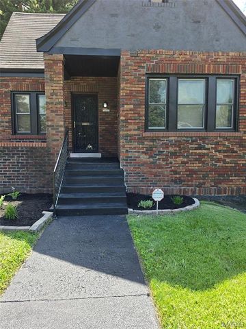 8578 Drury Lane, St Louis, MO 63147