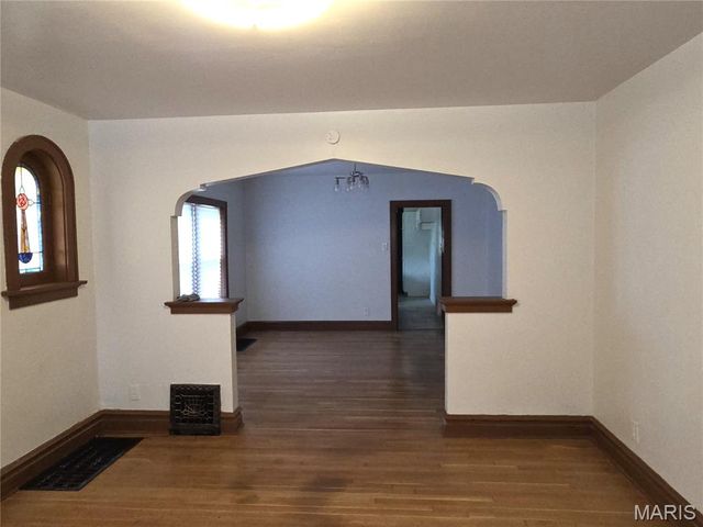 8578 Drury Lane, St Louis, MO 63147