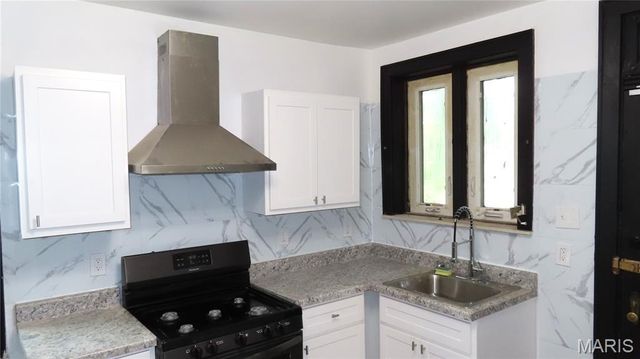 8578 Drury Lane, St Louis, MO 63147