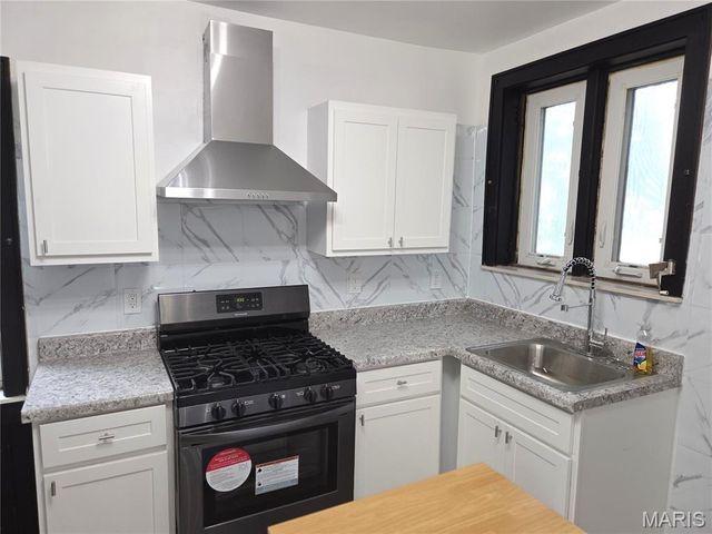 8578 Drury Lane, St Louis, MO 63147
