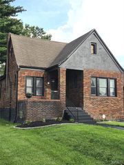 8578 Drury Lane, St Louis, MO 63147