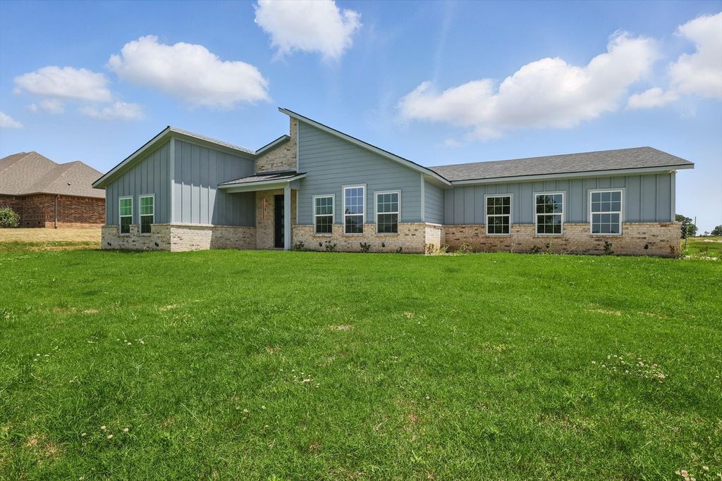732 County Road 3424, Bridgeport, TX 76426