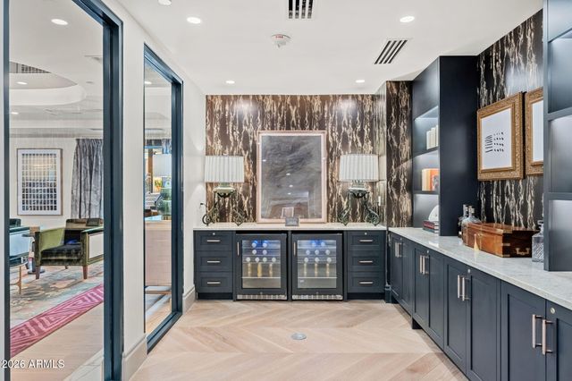 4240 E CAMELBACK Road 203, Phoenix, AZ 85018