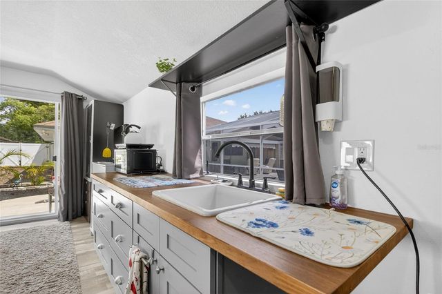 926 HILLGROVE LANE, Auburndale, FL 33823