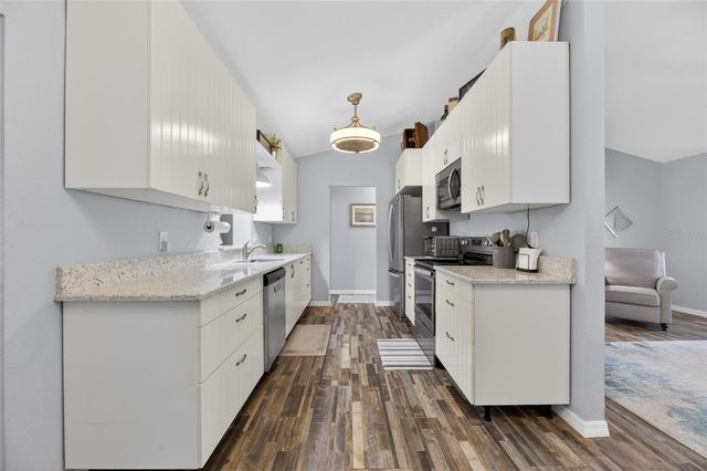 926 HILLGROVE LANE, Auburndale, FL 33823