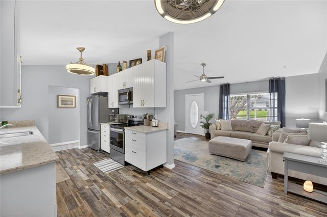 926 HILLGROVE LANE, Auburndale, FL 33823