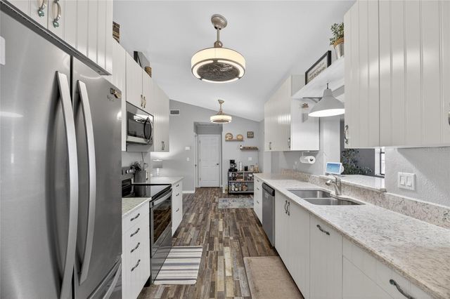 926 HILLGROVE LANE, Auburndale, FL 33823